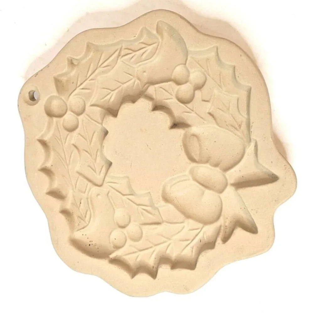 Brown Bag Cookie Art Holly Wreath Clay Mold Hill Design 1988 Christmas Holiday